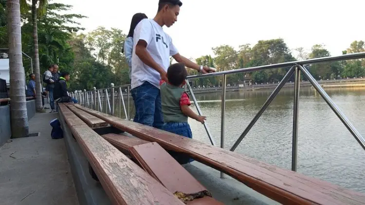 Kerusakan Bangku Penonton Taman Sribaduga Mulai Diperbaiki