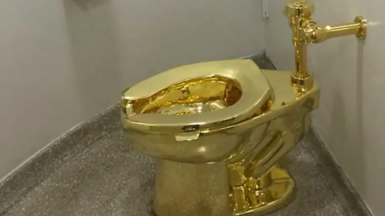 Toilet Emas di Istana Inggris Digondol Maling