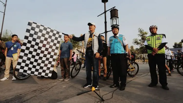 Warga Bandung, Ayo Ngantor Pakai Sapedah