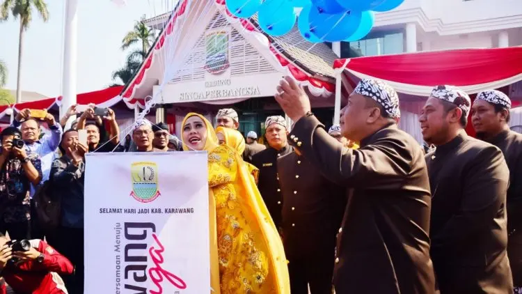 Kirab Budaya HUT ke-386 Kabupaten Karawang Berlangsung Meriah
