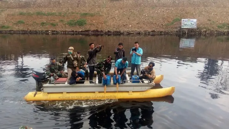 Satgas Citarum Harum Tebarkan Bakteri Pengurai Limbah