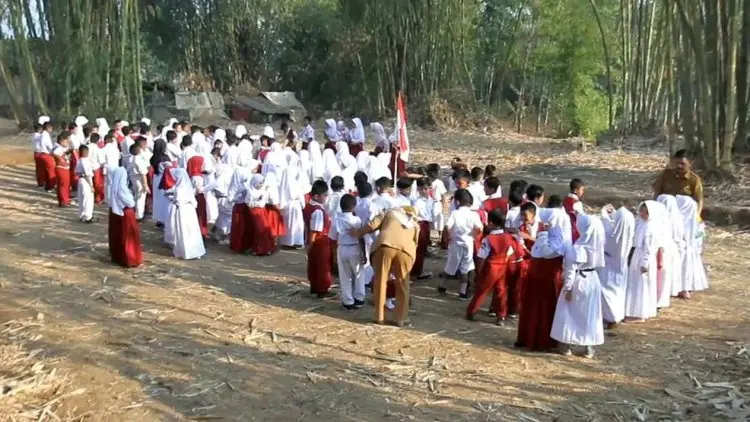 Siswa SDN Tanjung Biru Takkan Lagi Upacara Bendera di Kebun Bambu