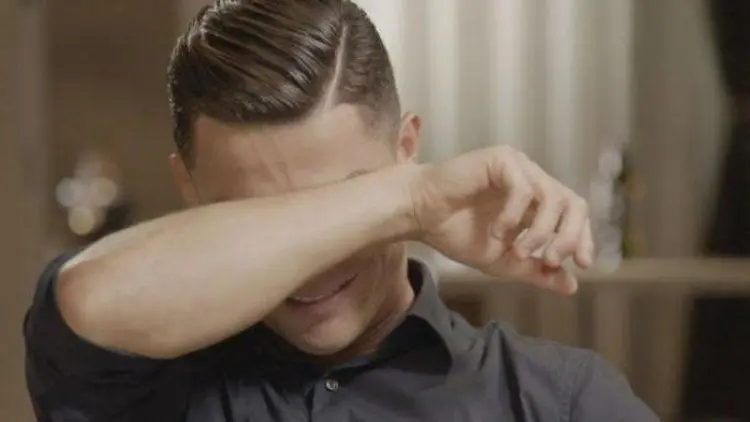 Lihat Video Mendiang Ayah, Ronaldo Menangis