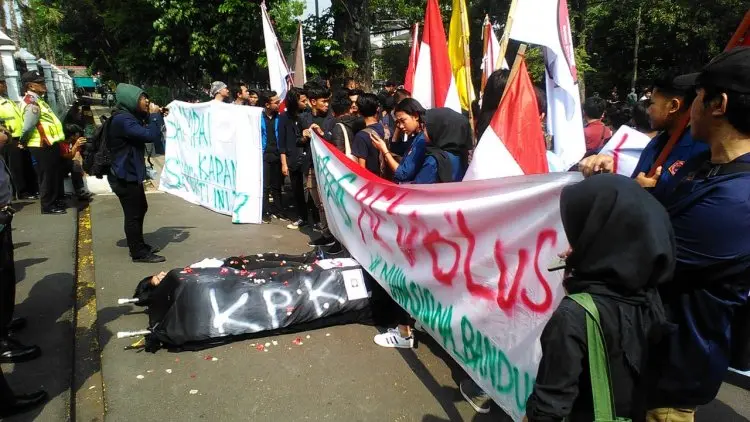 Poros Revolusi Mahasiswa Bandung Tolak Revisi UU KPK