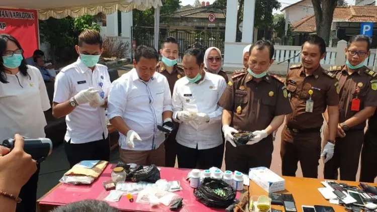 Kejari Cimahi Musnahkan Barang Haram