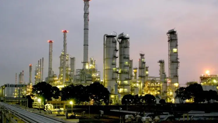 Harga Minyak Turun Seiring Sanksi Iran dari AS