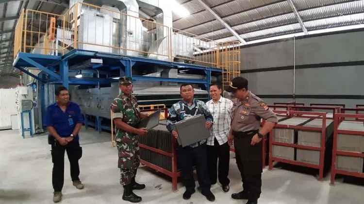 Purwakarta Miliki Pabrik Genteng Glassa Berteknologi Mutakhir