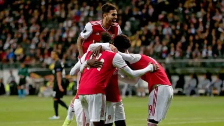 Arsenal Taklukkan Frankfurt 3-0