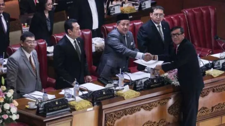 MK Siap Uji Materi UU KPK yang Baru