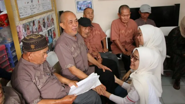 BPJS Ketenagakerjaan Bandung Suci Berbagi Kebahagiaan Bersama Lansia 