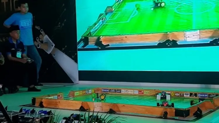 Robot-Robot Beradu dalam Asean Robotic Day 2019