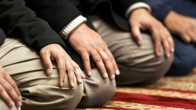 Menggugat Keabsahan Celana Panjang Dalam Salat