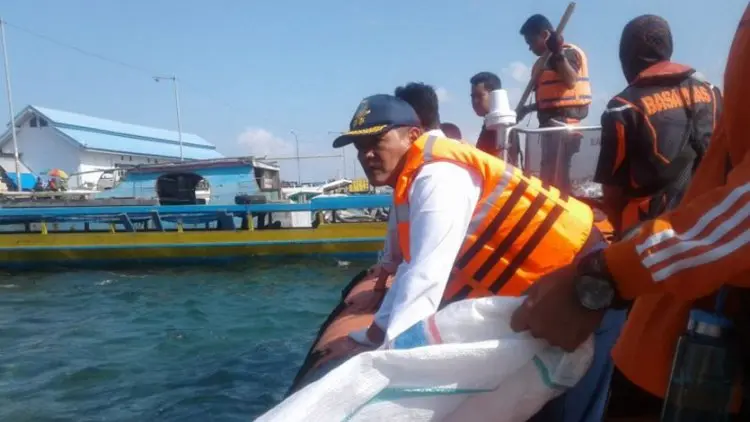 Basarnas Ikut Aksi Bersih Laut Dukung HUT Ke-74 TNI