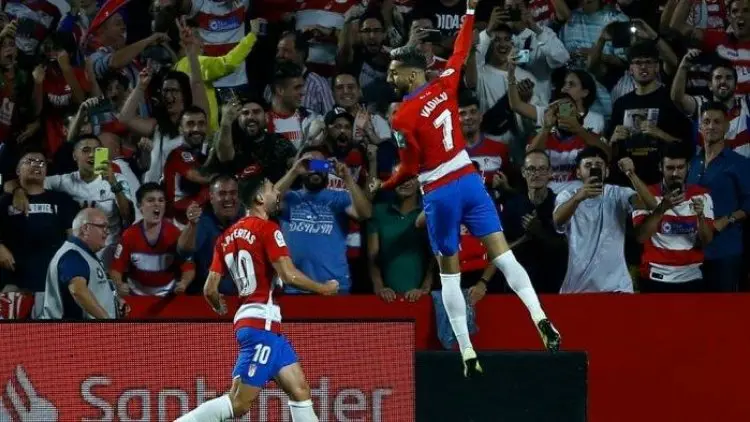 Pecundangi Barcelona, Granada ke Puncak Klasemen