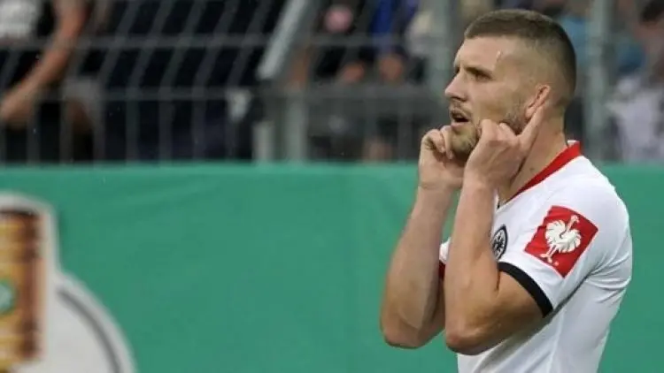 Pemain Baru Milan Ante Rebic Disanksi 5 Laga