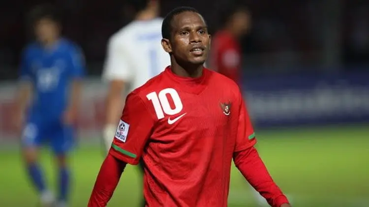 Tusuk Wasit Pakai Gagang Bendera, Eks Bintang Timnas Disanksi 6 Bulan