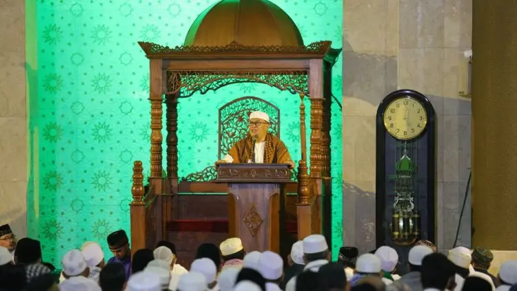 Serunya "Ngabring" Subuh ke Masjid Raya Jabar
