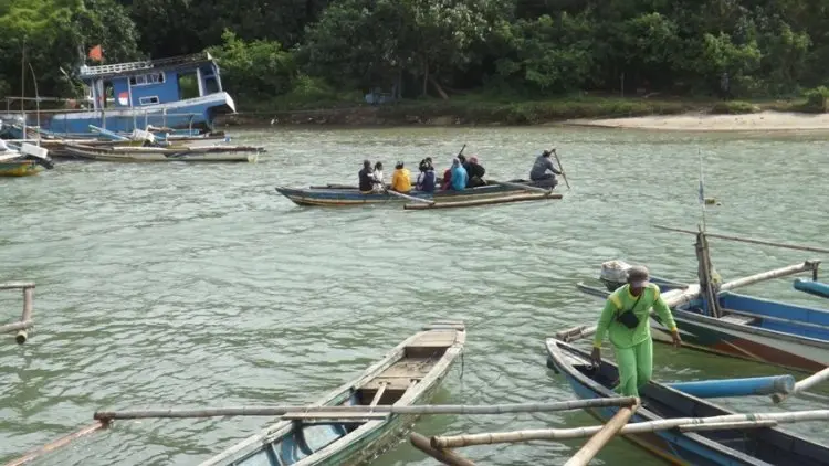 Perahu Karam di Pantai Santolo, Satu Nelayan Hilang