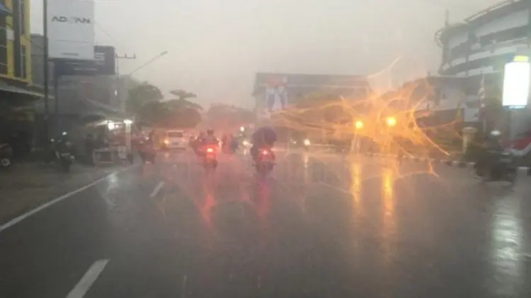 Kota Pontianak Mulai Diguyur Hujan