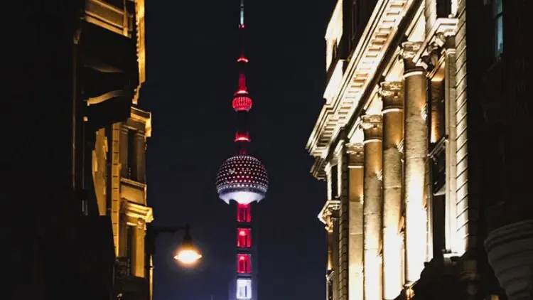 Nuansa Merah-Putih Warnai Ikon Kota Shanghai