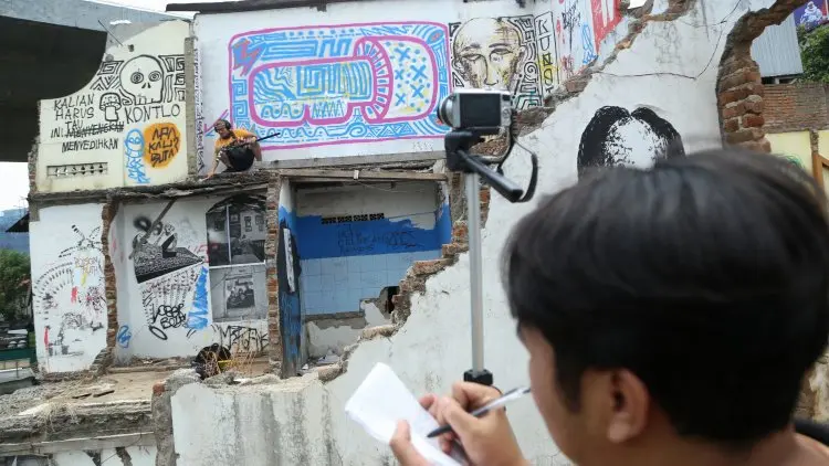 Musik dari Reruntuhan Gusuran Tamansari