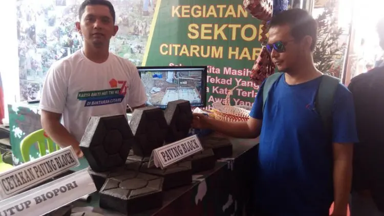 Paving Block Limbah Plastik Kurangi 65 Persen Sampah