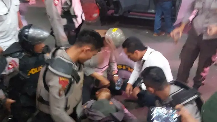 Aksi Mahasiswa Berujung Bentrok, 6 Polisi Dilarikan ke RS Sartika Asih