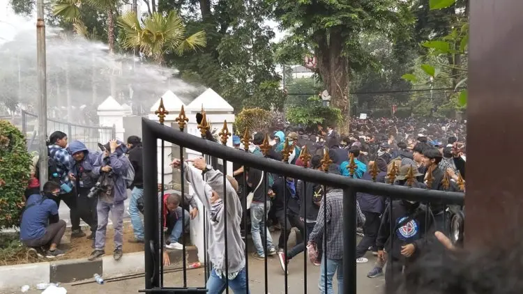 Hindari Jalan Sekitar Gedung Sate, Macet Akibat Demo