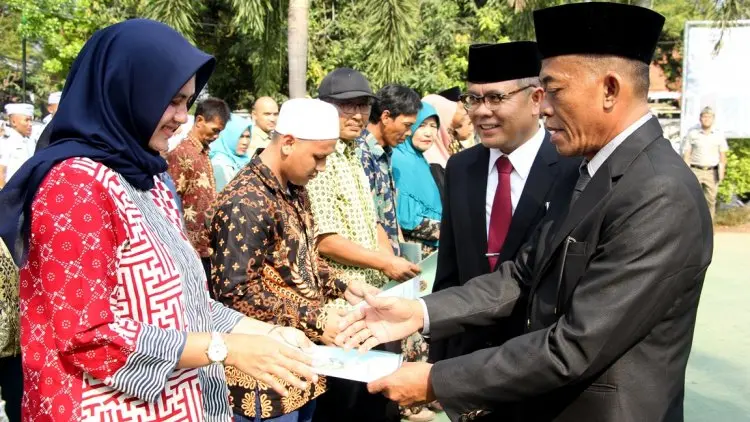 Bupati Subang Serahkan 7 Bidang Aset Pemkab