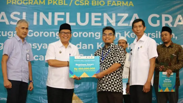 Bio Farma Vaksin 600 Petugas Gober, Linmas, dan LKK Kecamatan Sukajadi 