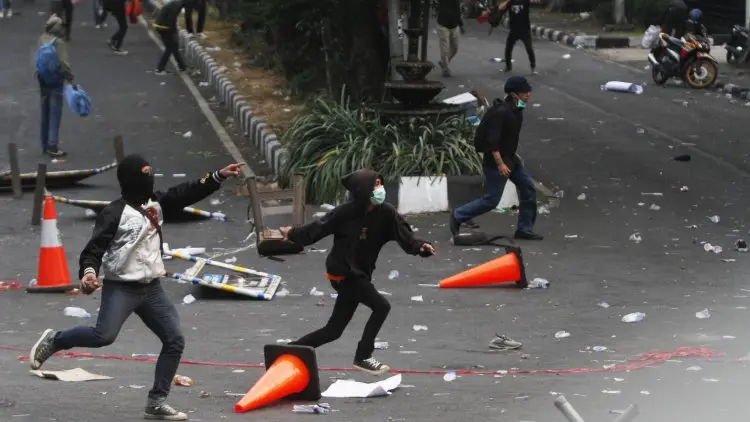 Foto: Rusuh di DPRD Jabar