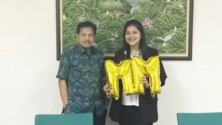 Putri Jokowi Raih Cum Laude Saat Wisuda di IPB