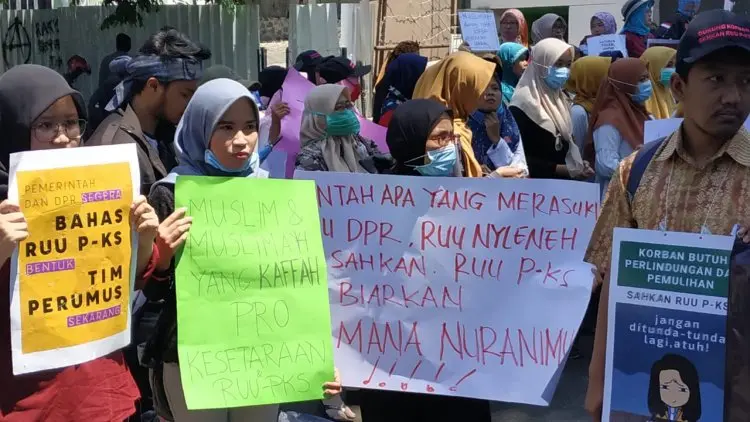 Ratusan Massa Geulis Desak DPR Sahkan RUU PKS