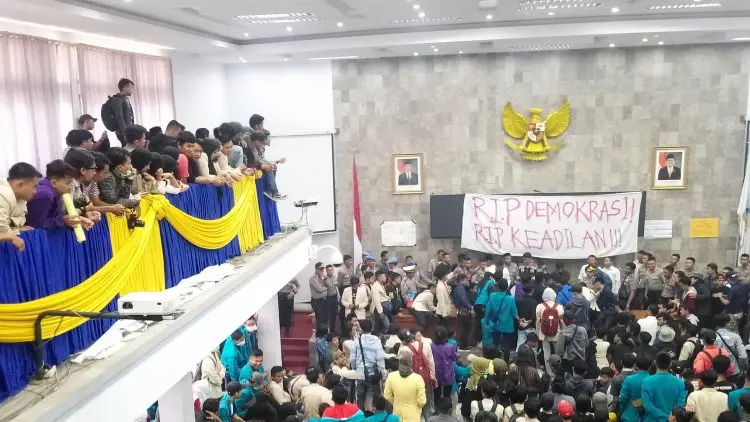 Duduki Gedung DPRD Garut, Ini Tuntutan Mahasiswa