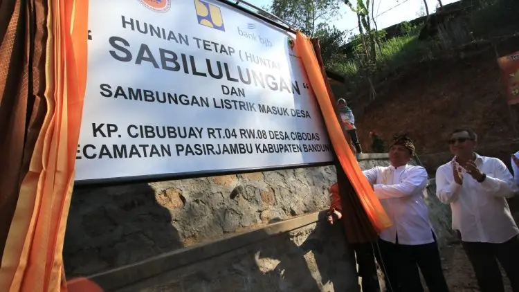 Geo Dipa Maju Bikin ‘Caang’ Huntap Sabilulungan di Tiga Kecamatan