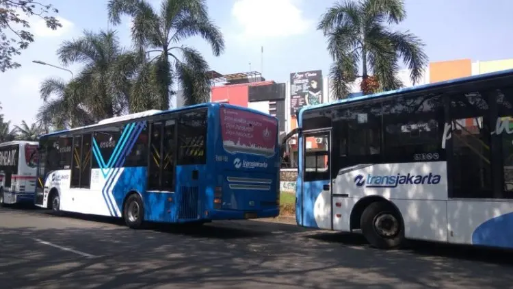 TransJakarta Hentikan dan Alihkan Sejumlah Rute