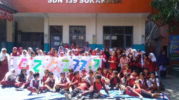 Keren, Siswa SD di Kota Bandung Tuliskan Harapan dengan Aksara Sunda 