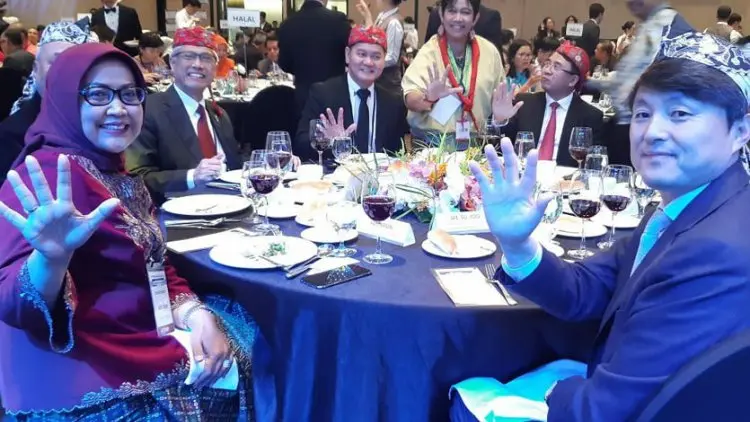 Ade Yasin 'Bikin Heboh' Busan lewat Totopong dan Manuk Dadali