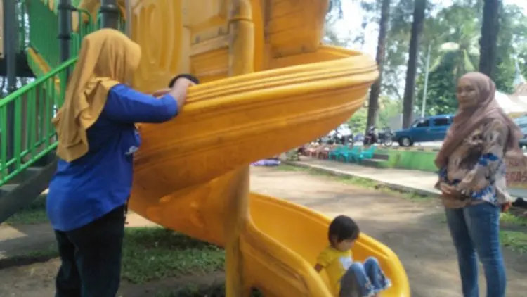 Taman Bermain Cegah Ketergantungan Anak terhadap HP