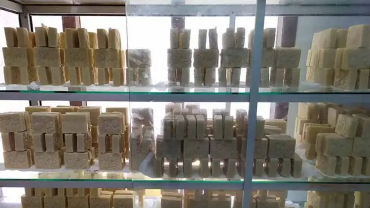 Dosen Unud Latih Peternak Olah Limbah Propolis Lebah Jadi Sabun Wangi