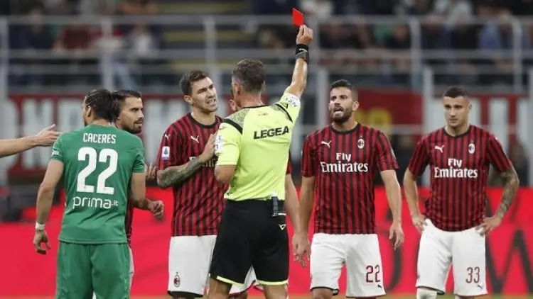 Fiorentina Pecundangi 10 Pemain Milan di San Siro
