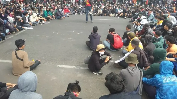 Massa Aksi Mulai Padati Jalan Diponegoro