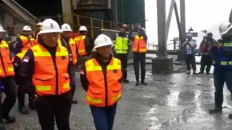 Rini Resmikan Pemasangan Girder KA Cepat 900 Ton