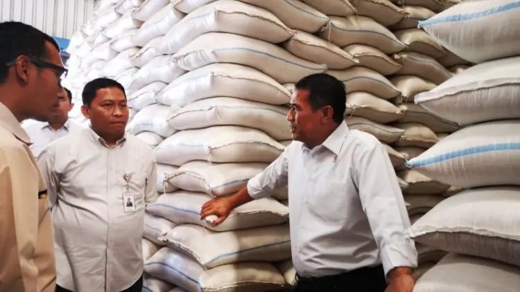 Sidak ke Gudang Bulog, Duh Menteri Amran Temukan Ini