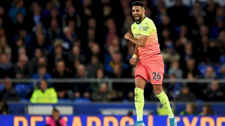 Tendangan Bebas Mematikan ala Ryad Mahrez