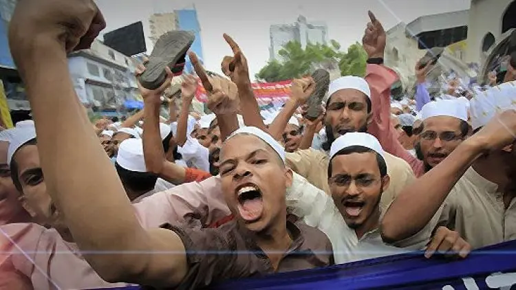 Tukang Cela dan Laknat, Bukanlah Pribadi Muslim!