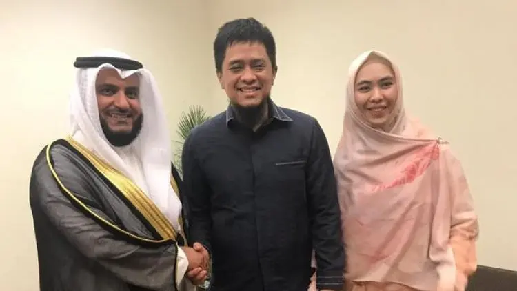 Oki Setiana Dewi Bahagia Bertemu Syaikh Mishary