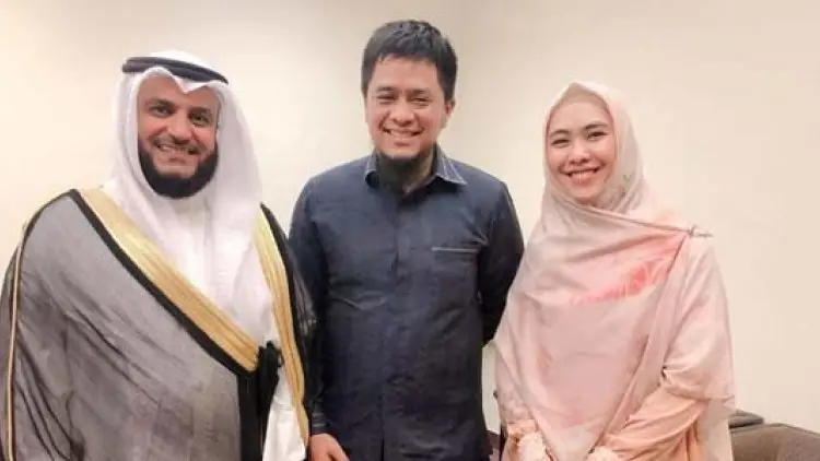 Oki Setiana Dewi Bahagia Bertemu Syaikh Mishary