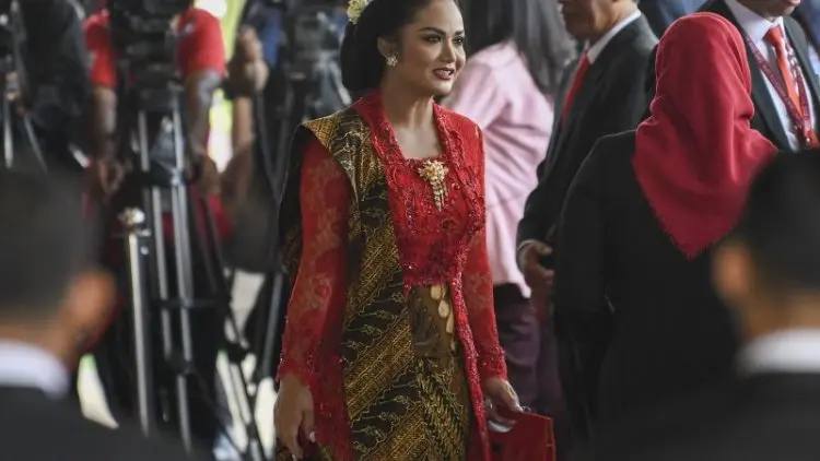 Wow, Krisdayanti Tampil 'Berani' Saat Dilantik Jadi Anggota DPR
