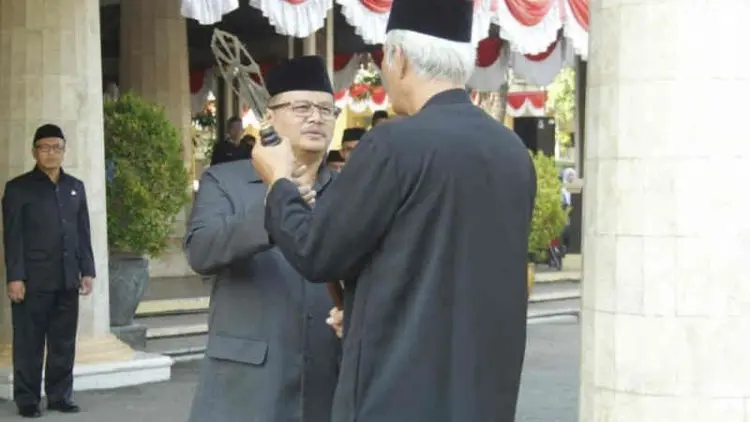 Benda Pusaka Peninggalan Leluhur Diarak Keliling Indramayu